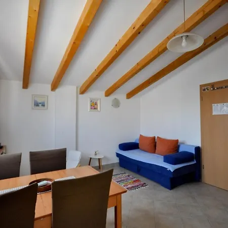 Gemuetliche In Novigrad Mit Grill * Karpinjan