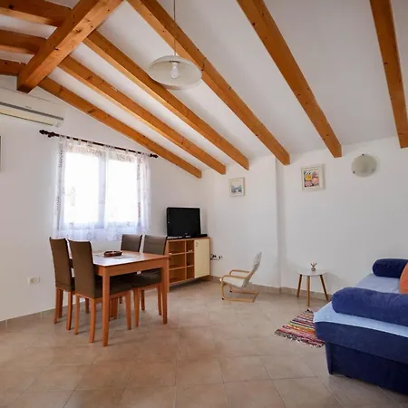 Apartment Gemuetliche In Novigrad Mit Grill