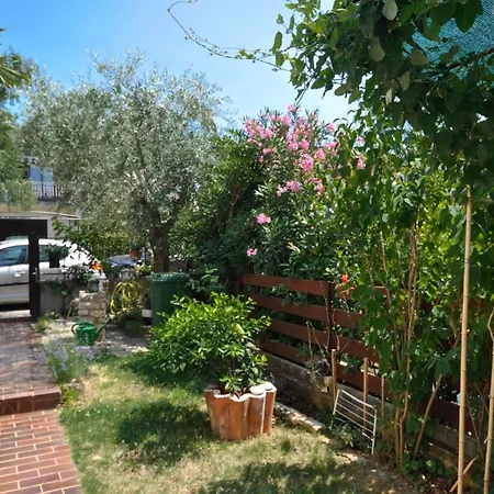 Apartment Gemuetliche In Novigrad Mit Grill Karpinjan